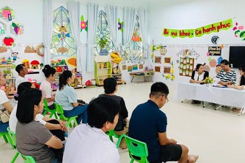 Giảm áp lực tài chính cho phụ huynh