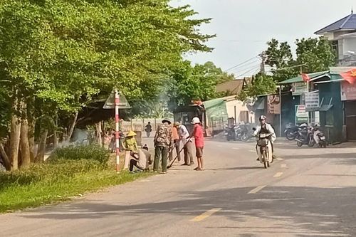 Xã Tân Mỹ tổ chức ra quân vệ sinh môi trường hưởng ứng 'Ngày nông thôn mới - Đô thị văn minh'