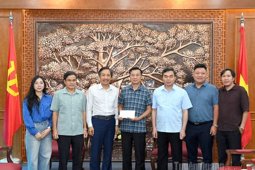 Hiệp hội Khoa học hành chính Việt Nam hỗ trợ tỉnh Tuyên Quang khắc phục thiệt hại do mưa lũ