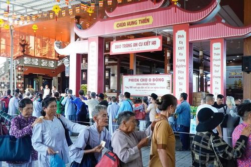 Chùa Phật Tâm, Hưng Thiền tổ chức tặng quà đến các hoàn cảnh khó khăn, người khiếm thị