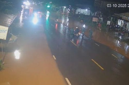 Một chủ tịch xã ở Đắk Lắk bị tông tử vong khi phân luồng giao thông chống lũ
