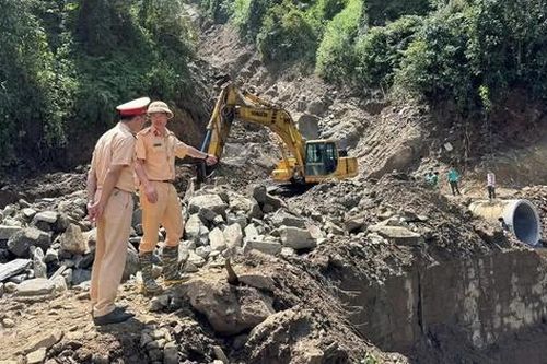 Hơn 330.000m³ đất đá sạt lở, nhiều tuyến quốc lộ qua Lào Cai tê liệt