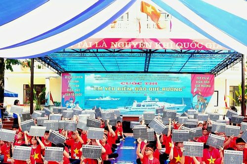 Tuyên truyền Luật Cảnh sát biển Việt Nam