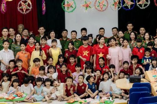Mang Trung thu yêu thương đến với những hoàn cảnh khó khăn