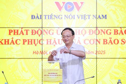 Đài Tiếng nói Việt Nam ủng hộ đồng bào bị thiệt hại do bão số 10