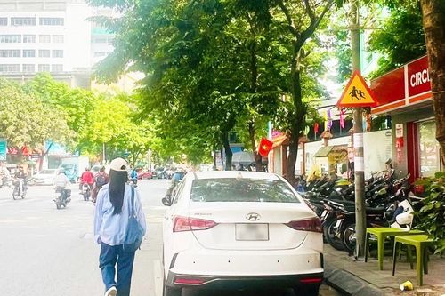 Giành lại vỉa hè cho người đi bộ: Không thể chậm trễ!
