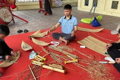 Đồ chơi trung thu 'vượt làng' ra phố