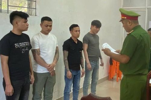 Mâu thuẫn trong việc mời bia, 2 thanh niên bị thương