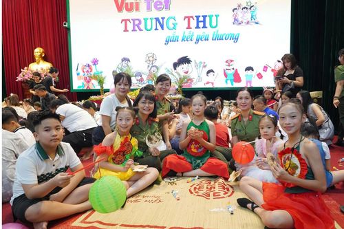 Vui Trung thu – Gắn kết yêu thương' cùng con em cán bộ, chiến sĩ Công an Thủ đô