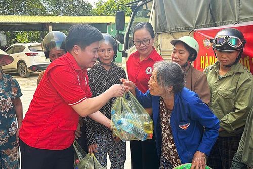 Quảng Ninh: 16 tấn nhu yếu phẩm hỗ trợ bà con vùng lũ miền Trung