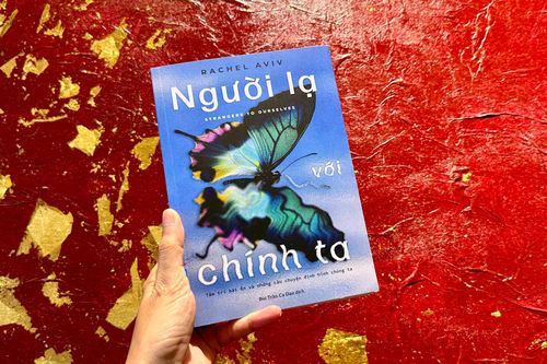 Câu chuyện về những chiếc nhãn dán bệnh lý và bản ngã bị đánh mất