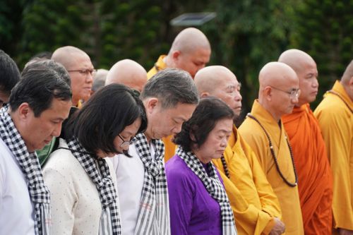Lãnh đạo TP.HCM dâng hương tưởng niệm tại Côn Đảo