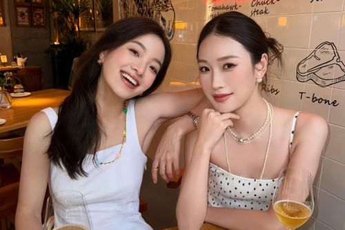 Mở thẻ ATM chung để 'giữ lửa tình bạn'