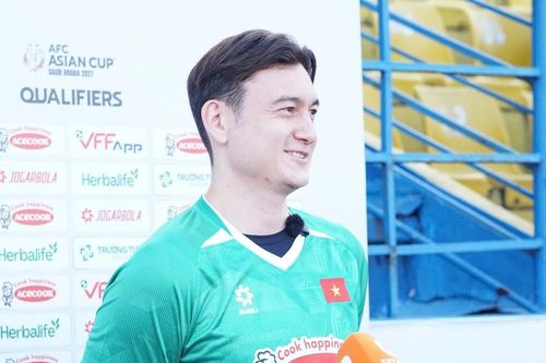 Văn Lâm xúc động khi trở lại đội tuyển Việt Nam, nói điều bất ngờ về việc cạnh tranh vị trí số một