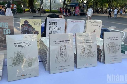 Bộ sách 'Gia đình Tướng Thanh, Tướng Vịnh': Hai thế hệ tướng lĩnh trong một dòng chảy lịch sử