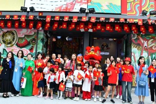 Chương trình 'Trung thu sum vầy' và giao lưu 'Cùng học, cùng yêu tiếng Việt' tại Nhật Bản