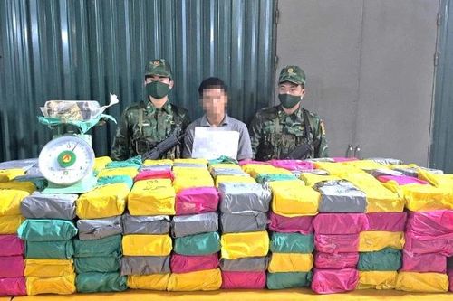 Quảng Trị bắt 2 đối tượng, thu giữ 500kg ma túy