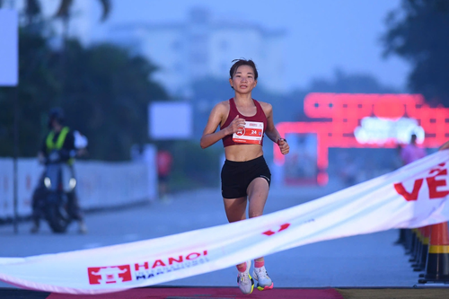 Nguyễn Thị Oanh về nhất giải marathon quốc tế Hà Nội