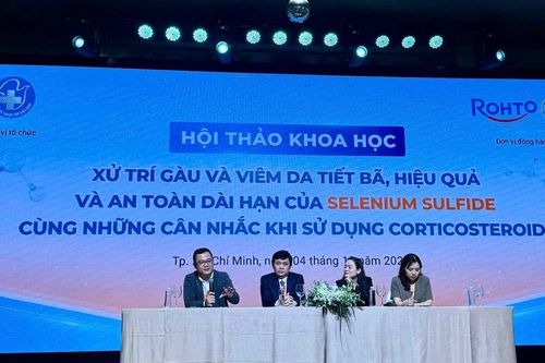 Chuyên gia đề xuất giải pháp điều trị gàu và viêm da tiết bã an toàn, bền vững