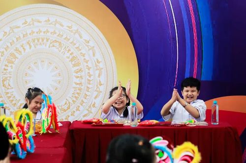 Mang truyền hình đến gần hơn với trẻ em khiếm thị nhân dịp Tết Trung thu