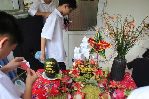 Rộn ràng vui Trung thu tại trường THPT chuyên Khoa học Tự nhiên