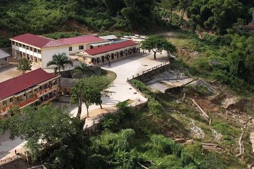 Trường học bên sườn đồi ở Thanh Hóa: Mùa mưa nào cũng thấp thỏm