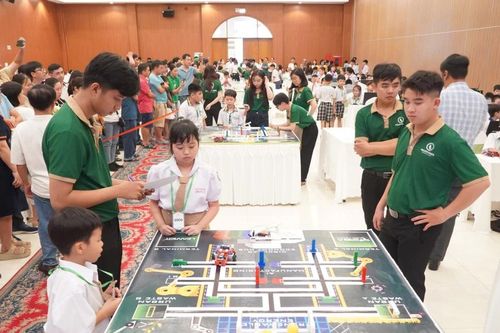 Sôi nổi Cuộc thi Robothon cấp TP Cần Thơ năm 2025
