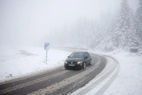 Thời tiết đảo lộn ở châu Âu, tuyết phủ trắng Balkans giữa mùa thu