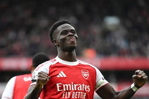 Saka lập hai cột mốc đặc biệt trong màu áo Arsenal