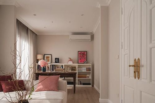 'Lột xác' thành ngôi nhà đầy ánh sáng, đậm chất cá nhân