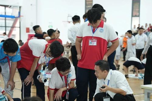 Lần đầu tiên học sinh Lào Cai tham gia sân chơi Robotics