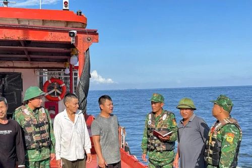 Quảng Ninh, Ninh Bình cấm biển ứng phó bão số 11