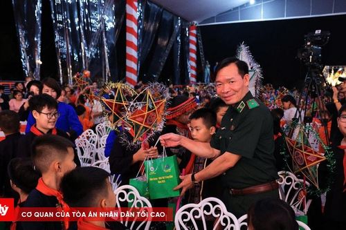 Đêm hội trăng rằm nơi biên cương
