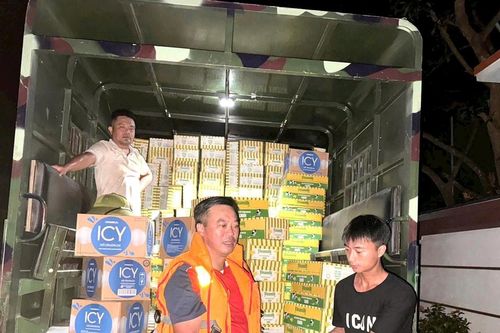 Nghệ An cung ứng hàng hóa, nhu yếu phẩm hỗ trợ bà con bị chia cắt do mưa lũ