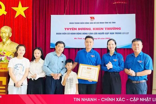 Tuyên dương thanh niên dũng cảm lao xuống dòng lũ cứu bé trai 7 tuổi