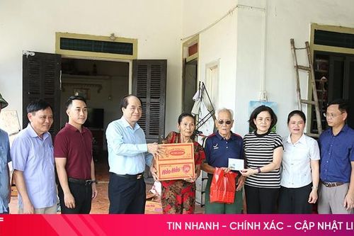 Hội Người cao tuổi Việt Nam trao 200 suất quà cho người dân Hà Tĩnh