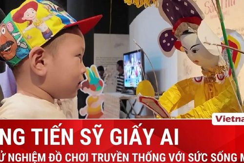 Thiếu nhi Hà Nội thích thú trải nghiệm với ông tiến sỹ giấy tích hợp AI