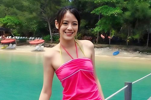 Thêm một nữ ca sĩ tuyên bố ly hôn chồng Tây sau 9 năm chung sống, được nuôi 2 con