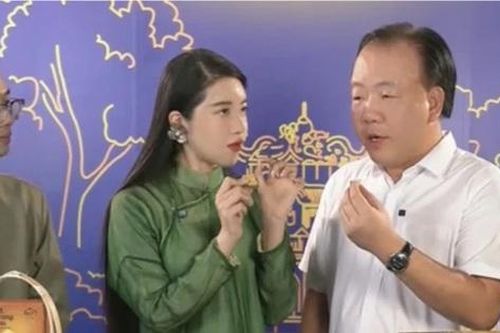 Cục trưởng Quản lý Thị trường livestream bán bánh Trung thu trên Tiktok