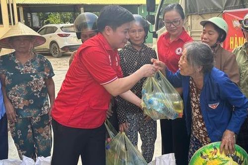 Quảng Ninh hỗ trợ 16 tấn nhu yếu phẩm cho người dân miền Trung bị ảnh hưởng bão số 10
