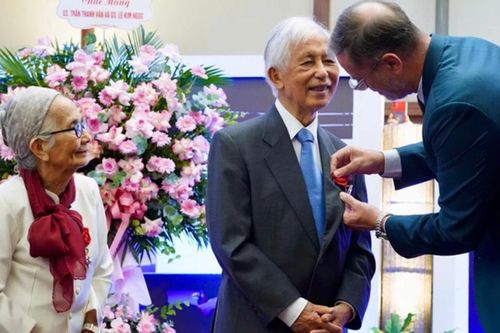 Hai nhà khoa học gốc Việt được Pháp trao giải thưởng cao quý bậc nhất