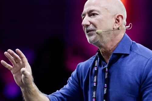 Ông chủ Amazon: AI đang bị 'thổi phồng' nhưng lợi ích sẽ vượt xa tưởng tượng