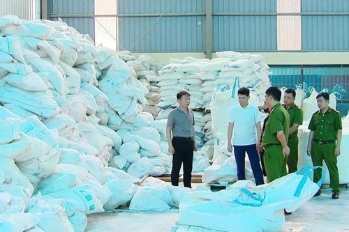 Khởi tố, bắt tạm giam lãnh đạo công ty sản xuất hàng triệu bình chữa cháy giả