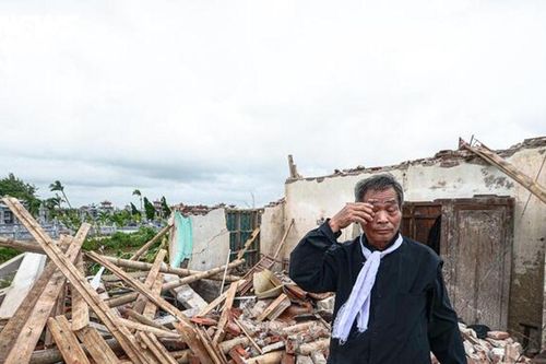 Cần triệu bàn tay chìa ra...