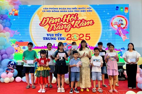 Văn phòng Đoàn ĐBQH và HĐND tỉnh tổ chức 'Đêm hội trăng rằm'