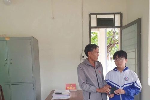 Nguyễn Trọng Nhất Anh nhặt được của rơi trả người đánh mất