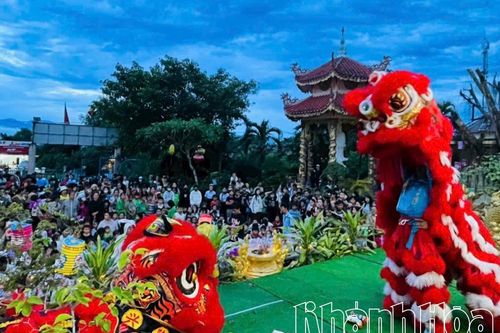Tặng 1.100 phần quà Trung thu cho thiếu nhi xã Diên Lâm