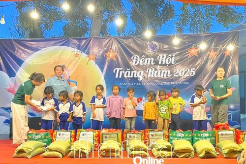 Xã Anh Dũng tổ chức Đêm hội trăng rằm 2025