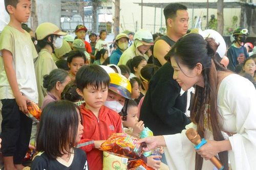 Ấm áp chương trình 'Vui hội trăng rằm' tại Nam Đà