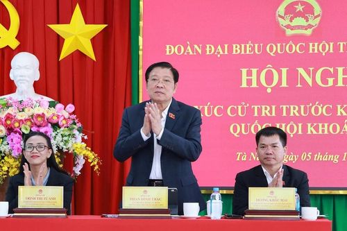 Trưởng Ban Nội chính Trung ương Phan Đình Trạc tiếp xúc cử tri xã Tà Năng, Lâm Đồng